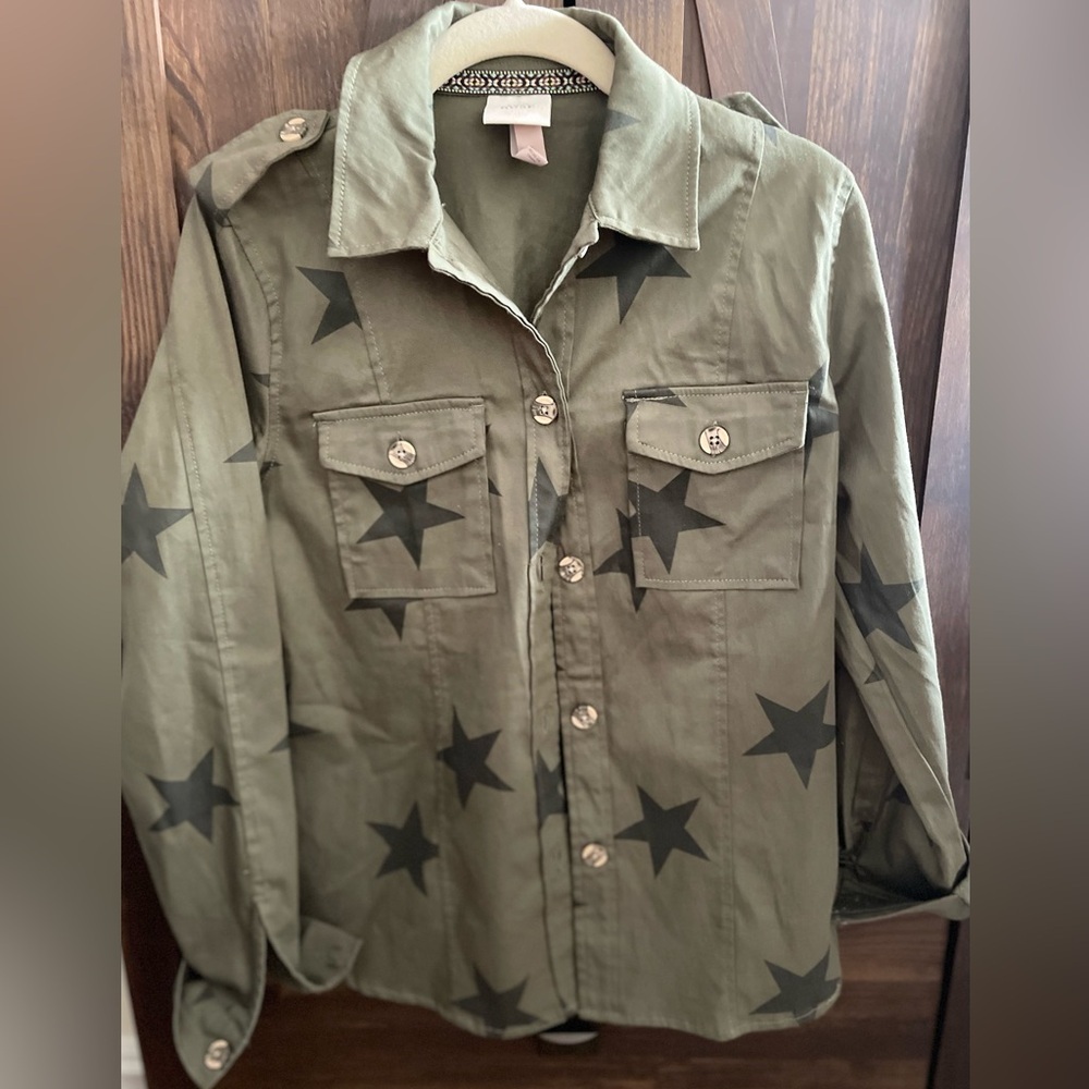 NWOT Knox Rose Army Green Star Button-Up Shirt - Picture 4 of 10